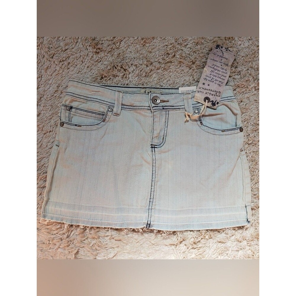 Vintage L.E.I. Mini Denim Skirt Size 9 Low Rise Raw Hem Grunge Light Wash Street